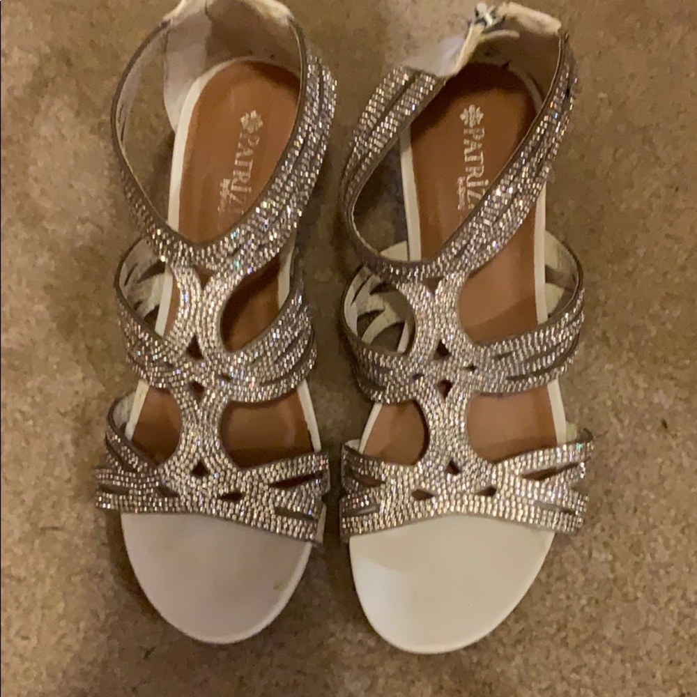 White bling wedges